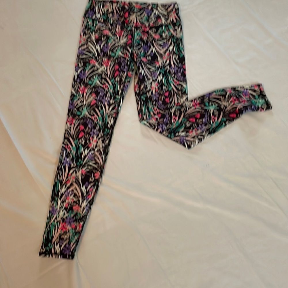 Fabletics workout leggings  - Picture 2 of 8